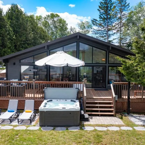 Lake House Chalet Laurentians，位于Lac-Saguay的酒店