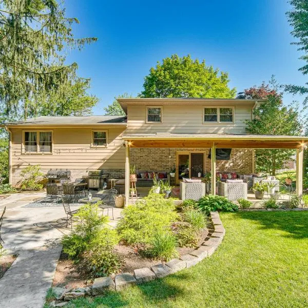 3 Mi to Lake Redman Home with Furnished Pergola!，位于约克的酒店