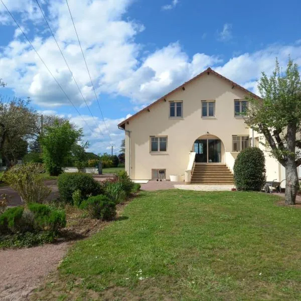 La Clef du Bonheur Maison de vacances entre Loire et Vignobles，位于Herry的酒店