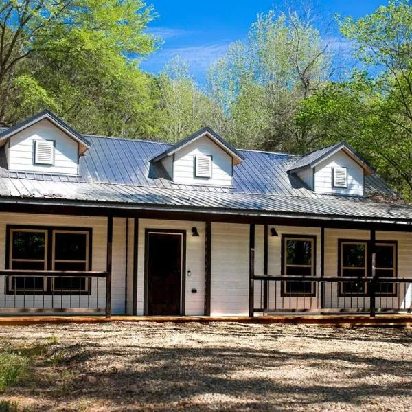 The NEW Luna Lodge in Broken Bow，位于布罗肯鲍的酒店