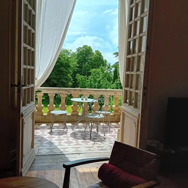 La chambre du Château de Puisseguin，位于皮斯甘的酒店