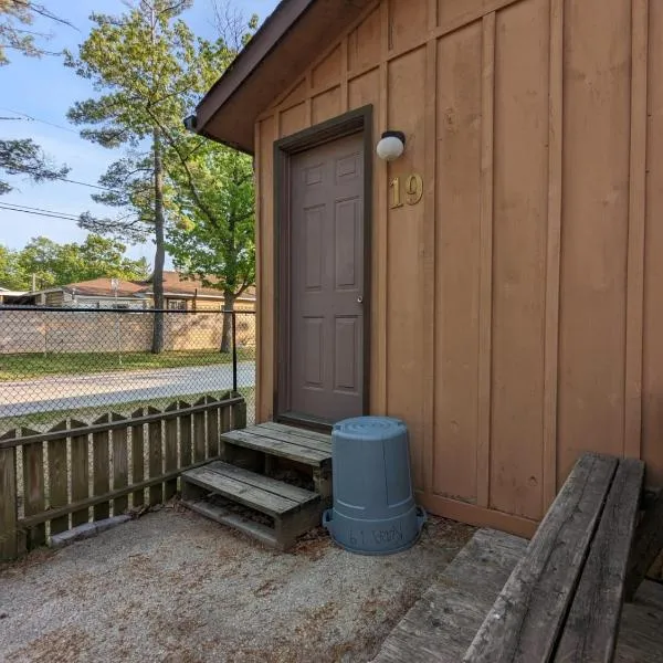 Tiny Wood Cottage 19，位于沃萨加比奇海滩的酒店