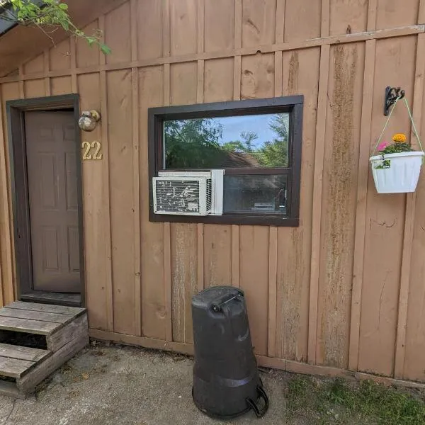Tiny Wood Cottage 22，位于沃萨加比奇海滩的酒店