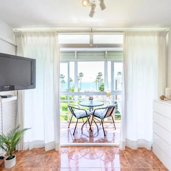 Sea View Apartment，位于Benalmadena Costa的酒店