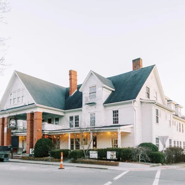 The NuWray Hotel & Carriage House，位于Burnsville的酒店