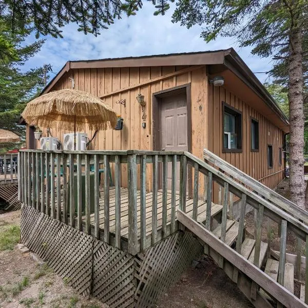 Modern Tiny Wood Cottage 04，位于沃萨加比奇海滩的酒店