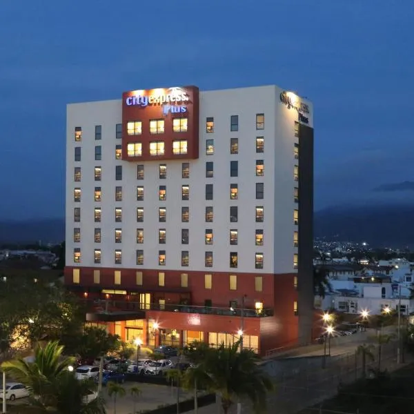 City Express Plus by Marriott Puerto Vallarta，位于巴亚尔塔港的酒店