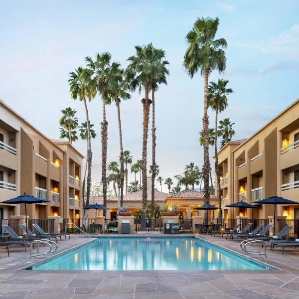 Courtyard by Marriott Palm Springs，位于Sky Valley Mobile Home Park的酒店
