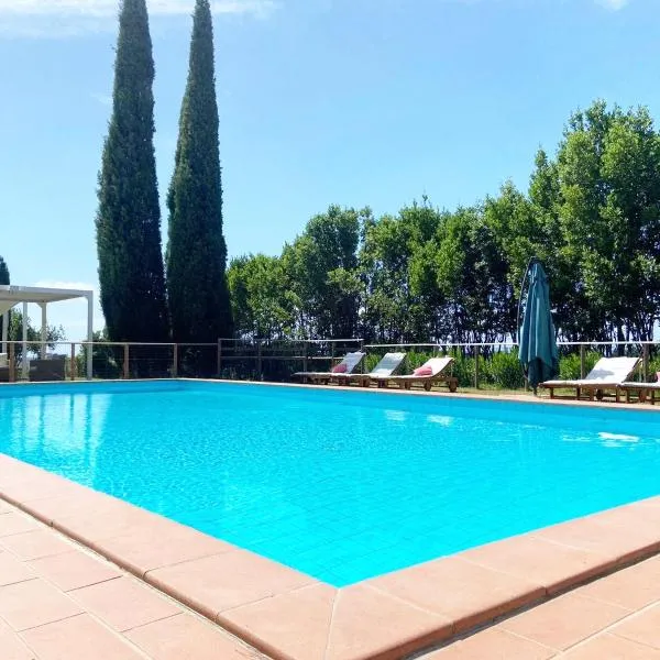 Relais Casale Il Poggetto - I PINI by Zoom In Earth，位于切奇纳的酒店