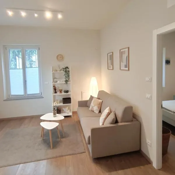 Santa Chiara NUOVO Appartamento in centro di Bra，位于布拉的酒店