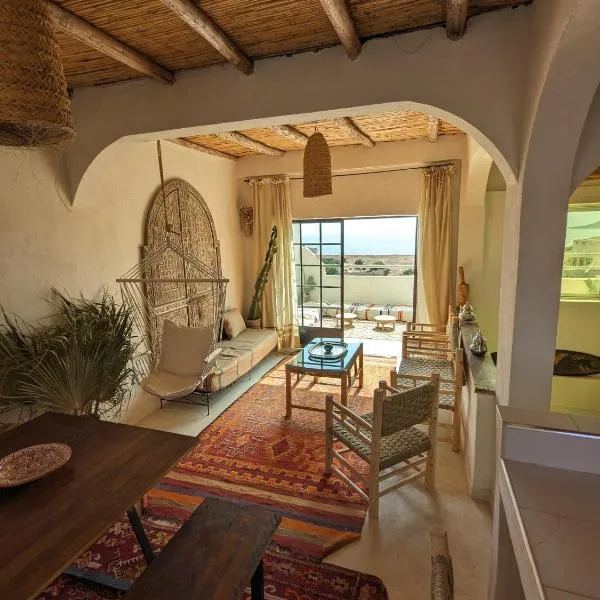 Moroccan Boho Surf House，位于Tagant的酒店