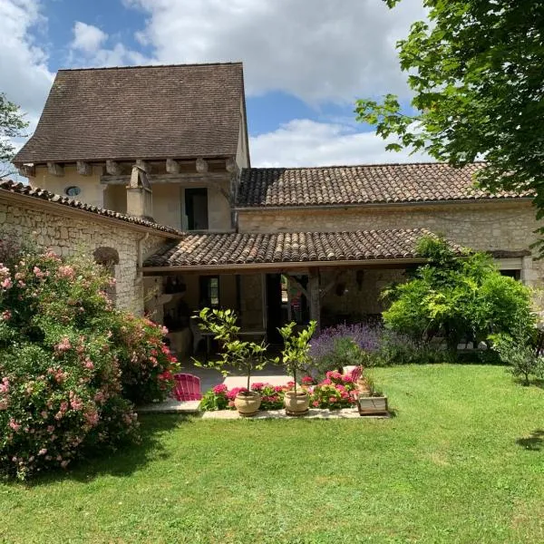 Au Bonheur des Oiseaux，位于Larocal的酒店