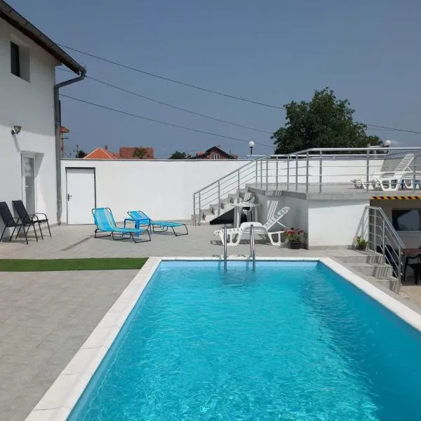 BigNest，位于斯梅代雷沃的酒店