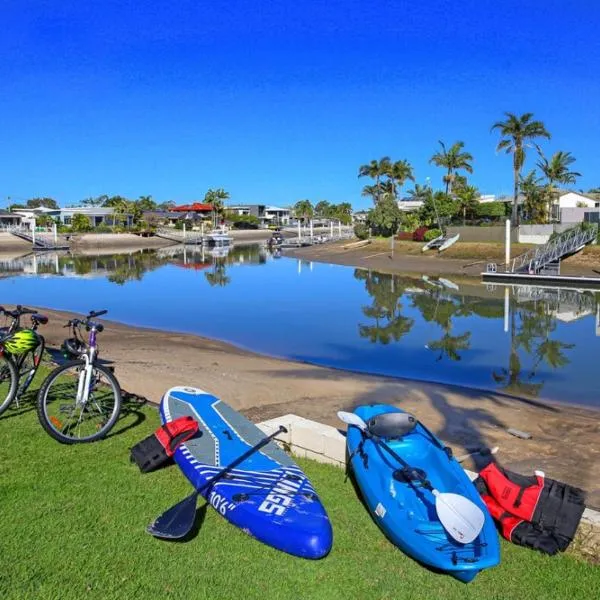 Fabulous Canal-front Unit in Mooloolaba，位于穆卢拉巴的酒店