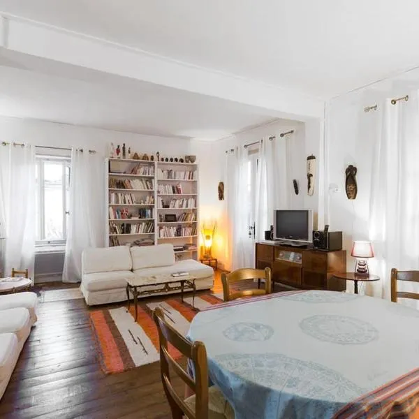 Appartement Le Nid du Saleys - 70 m2 centre ville de Salies-de-Béarn，位于萨利耶德贝阿尔恩的酒店