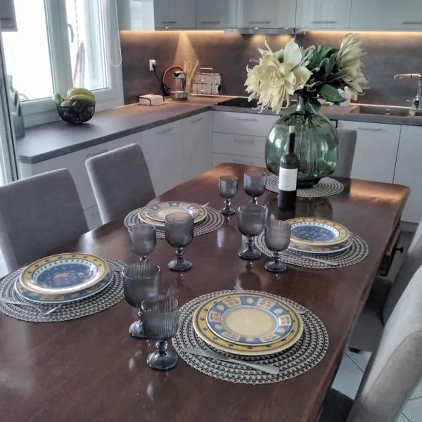 Luxury apartment in the center of Pythagorion，位于毕达哥利翁的酒店