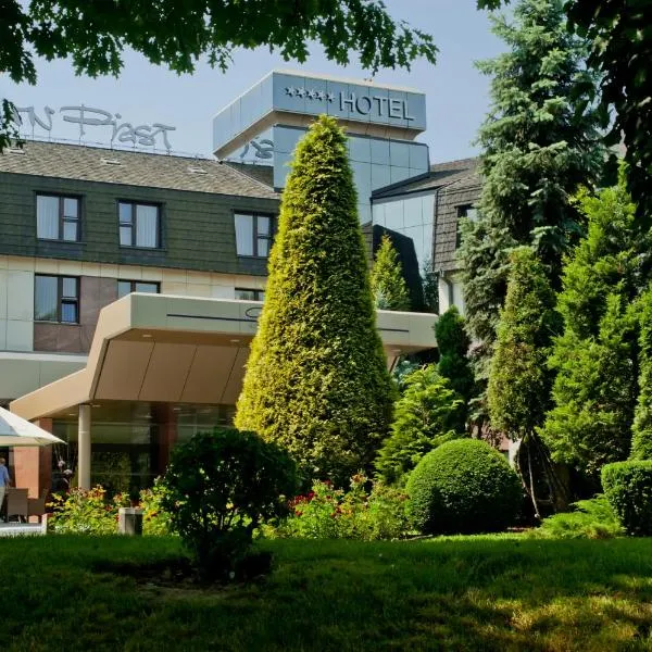 Booking Hotel Crown Piast & Spa，位于Kryspinów的酒店