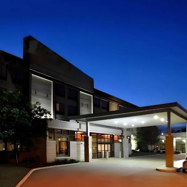 Comfort Suites Milwaukee West，位于密尔沃基的酒店