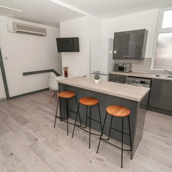 Beautiful 2 Bedroom Apartment in Fleetwood，位于弗利特伍德的酒店