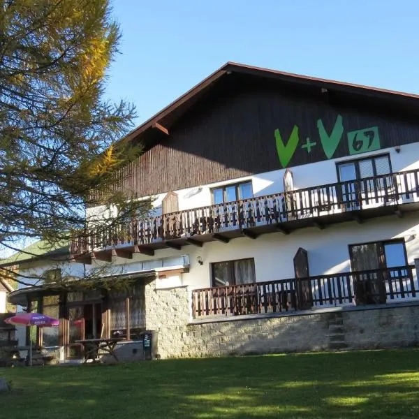 V + V旅馆，位于哈拉霍夫的酒店