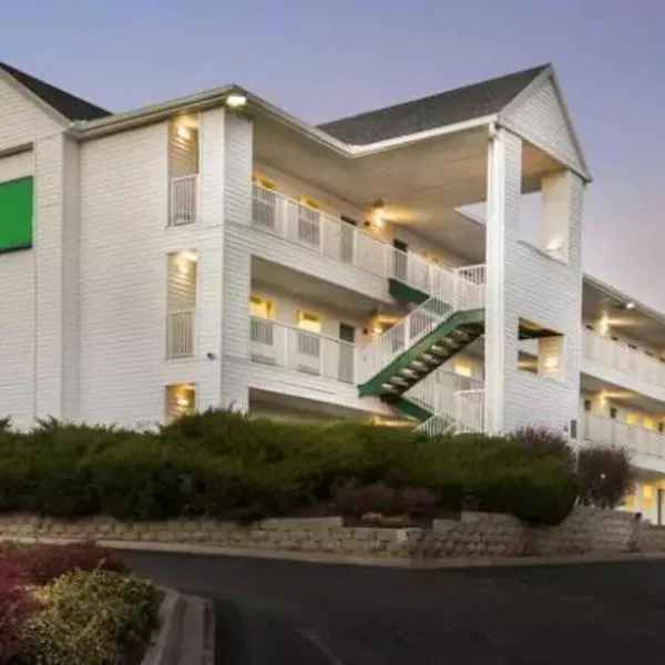 Birch Hill Suites Kansas City - Independence，位于独立城的酒店