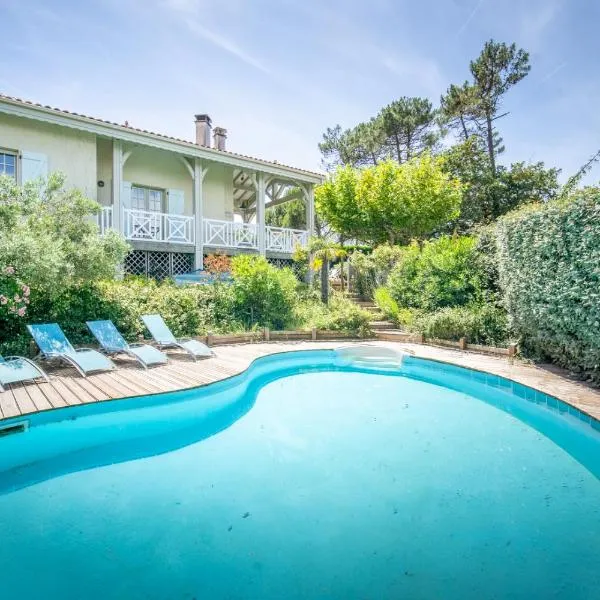 Unique Pool Villa 500m from the beach, Hamptons Style with beautiful Garden，位于苏斯通的酒店