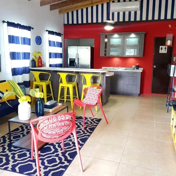 Vibrant Spot, Patio, 5 Minutes to Boqueron Beach，位于博克龙的酒店