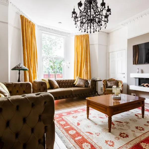 Grand Victorian Villa 6 - En-Suites, Hot Tub, Cinema Room, Private Parking & Park View，位于利物浦的酒店