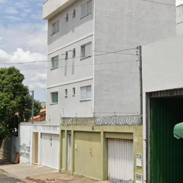 Quarto em Apto Compartilhado Bem Localizado AP 204，位于乌贝拉巴的酒店
