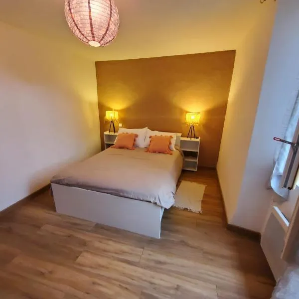 appartement hôtes entier Millau Compeyre，位于孔佩尔的酒店