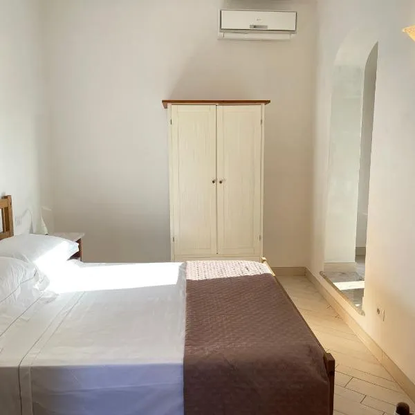 Mama House，位于圣托斯特凡诺港的酒店