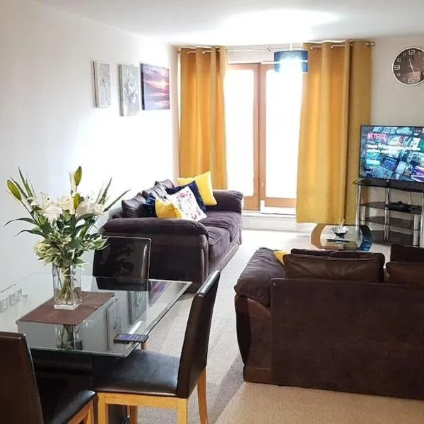 KCS Birmingham City Apartment with Balcony/Parking，位于伯明翰的酒店