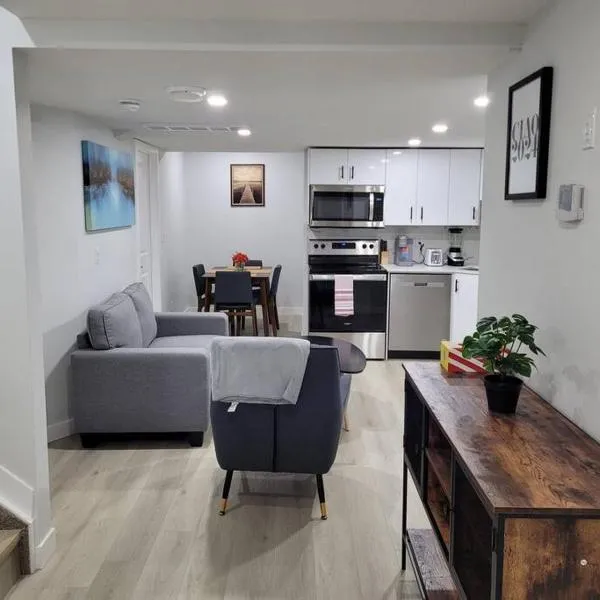 Beautiful Comfy Guest Suite in West EDM，位于埃德蒙顿的酒店