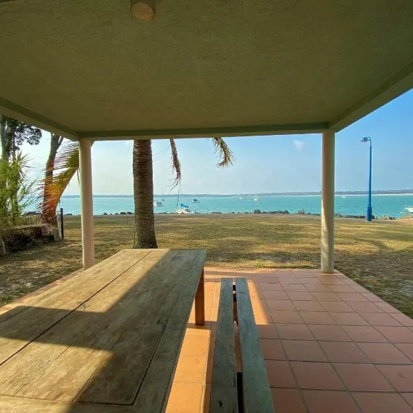 Rio Vista - Burrum Heads - Riverfront - 2BR - Large Yard，位于Burrum Heads的酒店