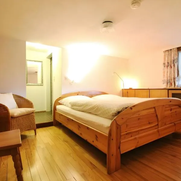 Room in Guest room - Double Room Apple Blossom，位于Freiamt的酒店