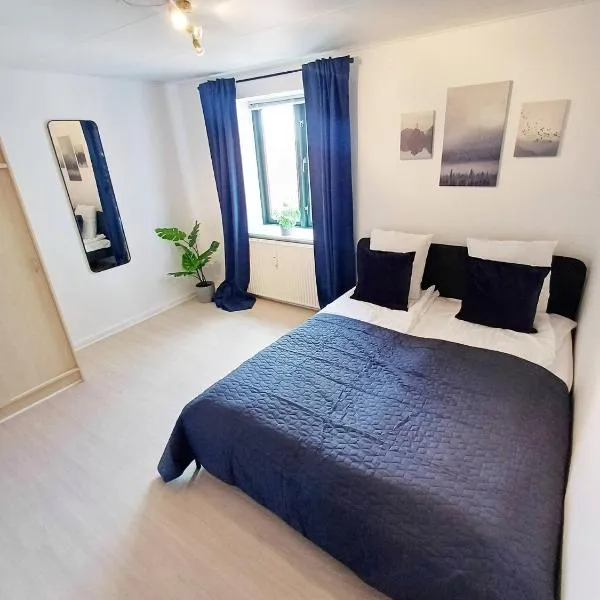 Central Large Double Room With Free Parking，位于约灵的酒店