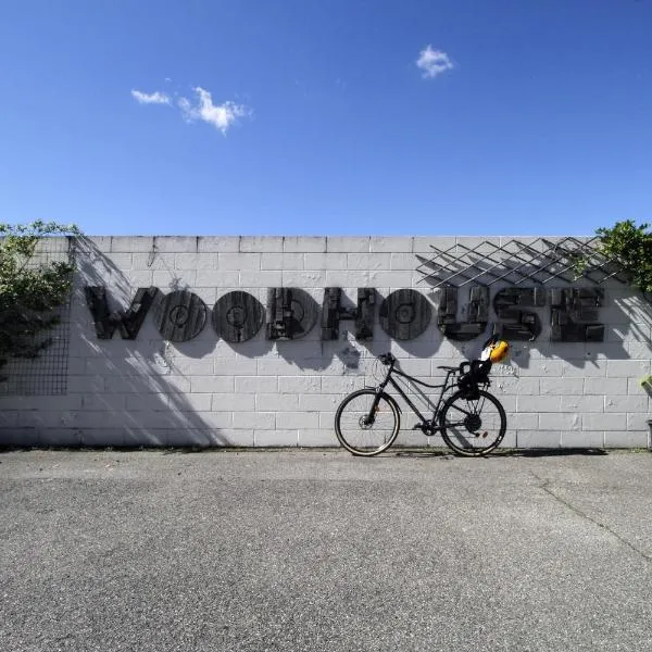 La Cordata Accommodation - Woodhouse Bike Hotel，位于奇尼塞洛巴尔萨莫的酒店