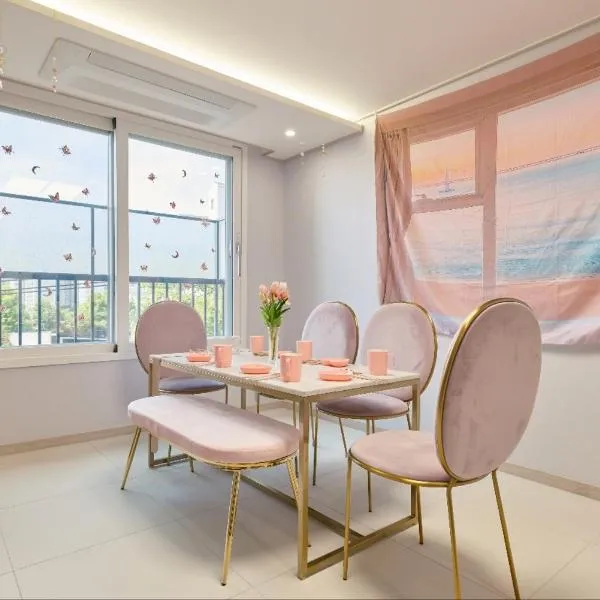 Pink room 4 bedroom，位于坡州市的酒店