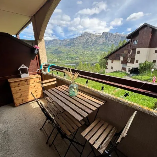 Studio confortable et chaleureux, vue magnifique，位于圣雷热雷梅累兹的酒店