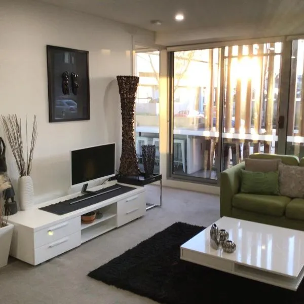 Bundoora Uni Hill 2bdr 2bth 1car，位于奎斯特邦多拉的酒店