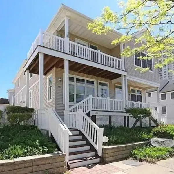 Seaside Serenity AC-Beautiful Ocean View Home -3 bed 2 bath，位于大西洋城的酒店