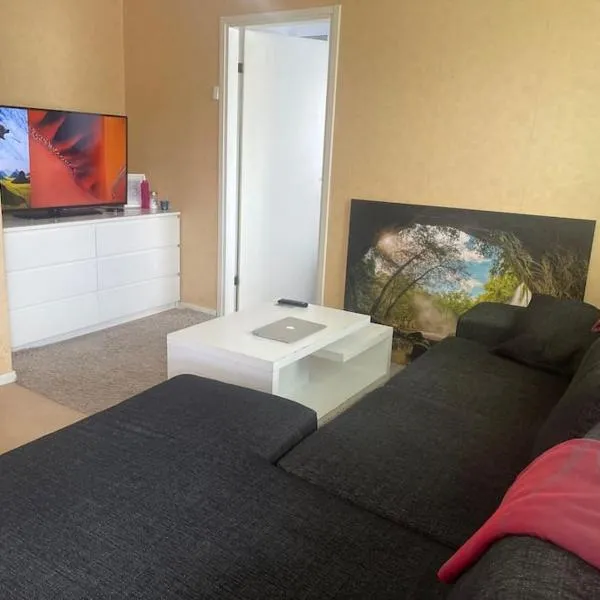 Comfortable two-room flat in Gothenburg，位于Donsö的酒店