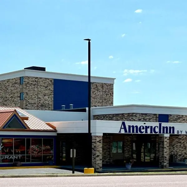 AmericInn & Suites by Wyndham Baraboo Event Center，位于巴拉布的酒店