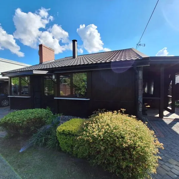 Domek pod lasem w miejscowości Rozogi- Mazury，位于Rozogi的酒店