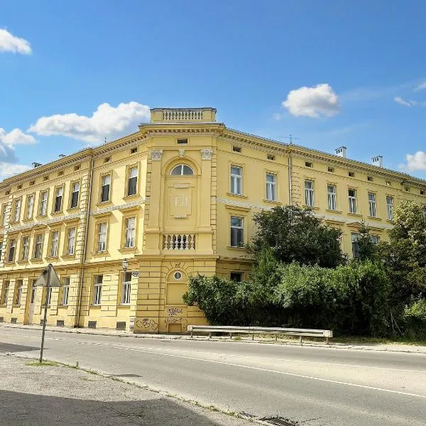 Unique family home next to fortress & free parking in Novi Sad，位于诺维萨德的酒店
