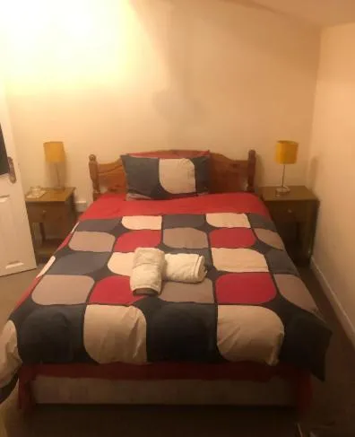 Private comfortable bedroom with ensuite，位于都柏林的酒店