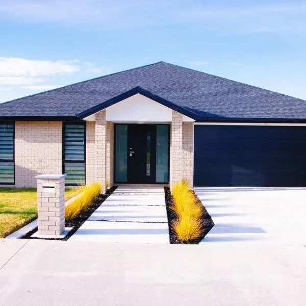 Modern Chic - Ideal Location - 5 Bedrooms - In Rotorua，位于Koutu的酒店