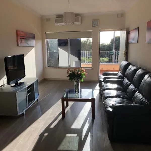 Beach side holiday unit，位于Port Adelaide的酒店
