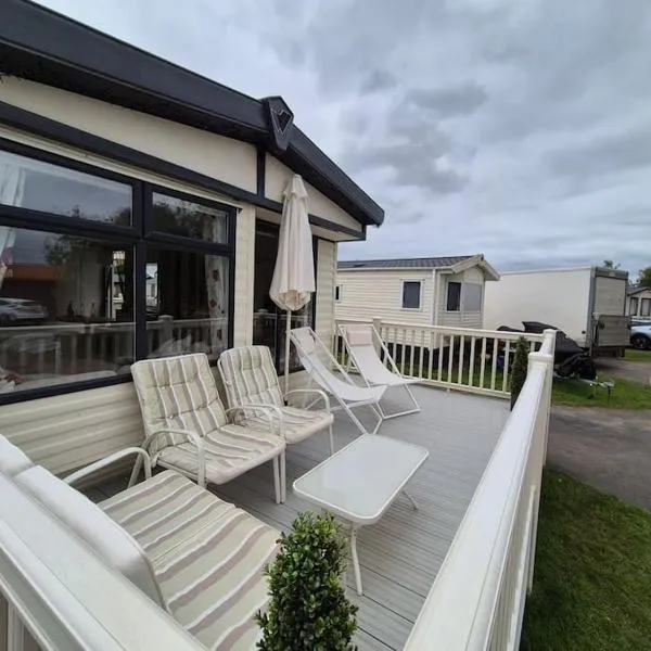 Amazing 2Bedroom caravan in Lincoln, Tattershall，位于塔特舍尔的酒店