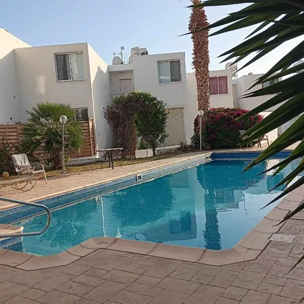 Summer Bliss Apartment Peyia，位于佩亚的酒店